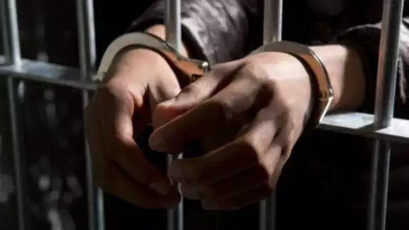 Los agentes fueron agredidos por el hombre, motivo por el cual fue detenido Los agentes fueron agredidos por el hombre, motivo por el cual fue detenido