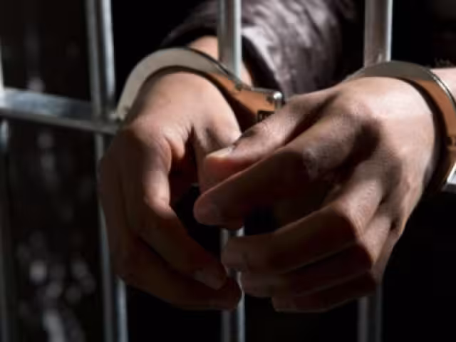 Los agentes fueron agredidos por el hombre, motivo por el cual fue detenido