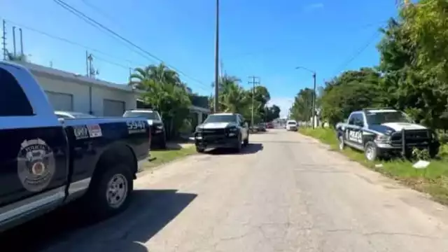 Patrullas yacen en las calles de Chetumal sin aparente dueño.