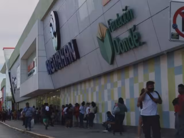 Plaza Las Tiendas, antes conocida como Plaza Cancún 2000, fue el primer centro comercial