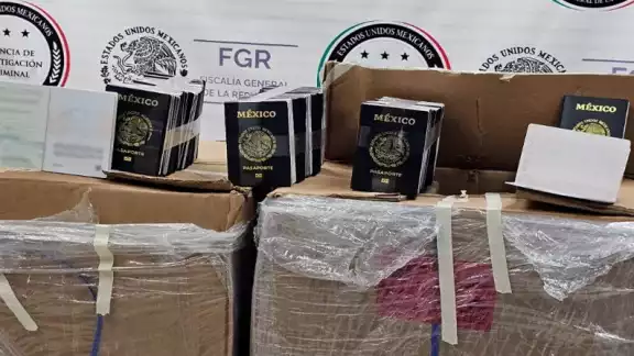 Los elementos policíacos ubicaron a dos personas que transitaban en una motocicleta en Calpulalpan