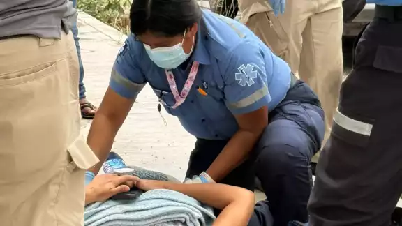 Debido a dificultad para respirar y un dolor agudo en la zona lumbar, fue llevada a un nosocomio Debido a dificultad para respirar y un dolor agudo en la zona lumbar, fue llevada a un nosocomio
