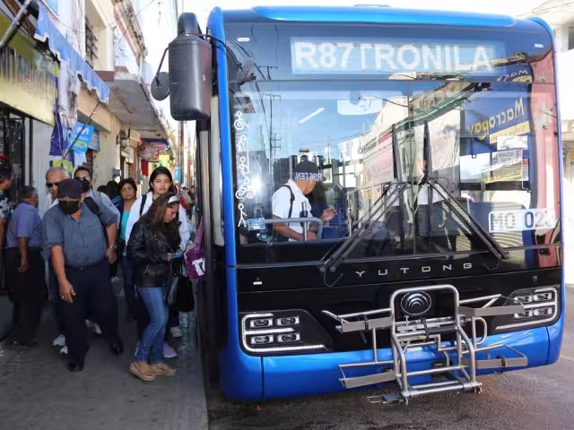 Según informó la ATY, las rutas del sistema Va y Ven y el transporte convencional operarán hasta las 3:00 a.m. del martes 16 de septiembre