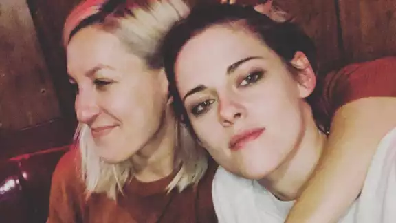 La estrella de 'Crepúsculo', Kristen Stewart se casó con su pareja Dylan Meyer La estrella de 'Crepúsculo', Kristen Stewart se casó con su pareja Dylan Meyer