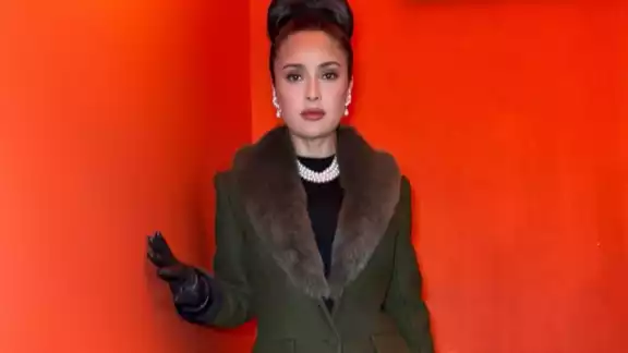 La cantante de 'Espresso' creó un momento memorable con su interacción con la actriz mexicana La cantante de 'Espresso' creó un momento memorable con su interacción con la actriz mexicana