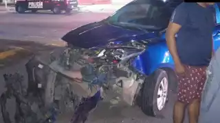 Fuerte choque vehicular en Chetumal deja cuantiosas pérdidas materiales