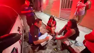 Mujer resulta lesionada al ser golpeada por rama de árbol en la colonia Colosio de Playa del Carmen.