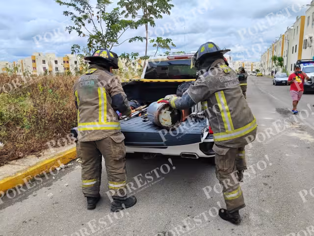 El tanque de gas fue retirado por el cuerpo de bomberos de Cancún