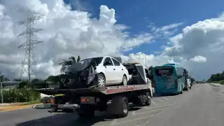 Doble accidente vial en Playa del Carmen deja un lesionado y fuertes daños materiales