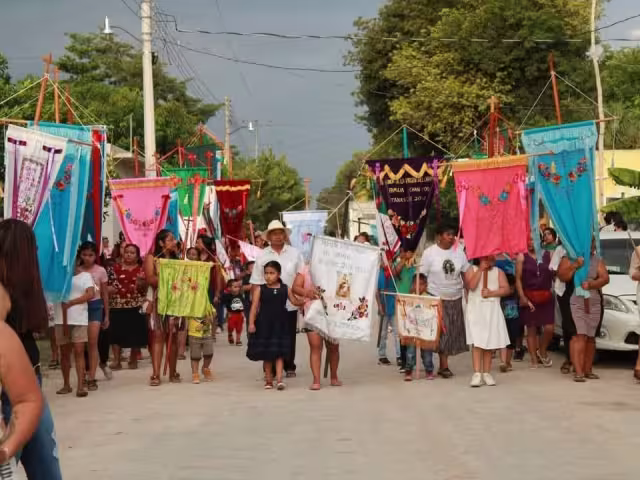 Tradición viva: procesión y atole en jicaritas en honor a la patrona de los pescadores