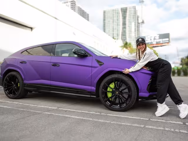 Este es el auto que rifará la cantante colombiana