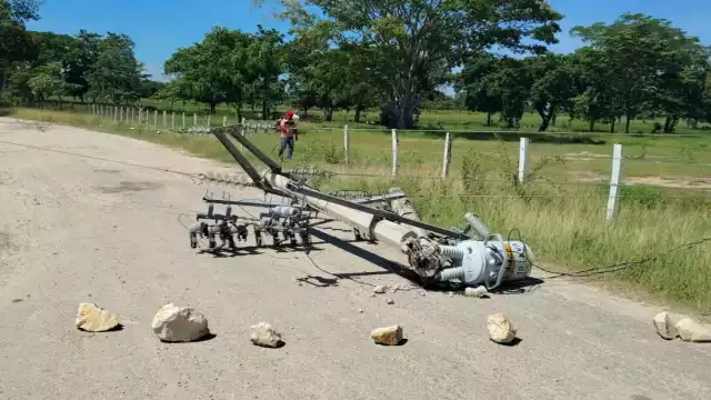 Tres comunidades rurales de Palizada, Campeche, llevan varios días sin energía eléctrica.
