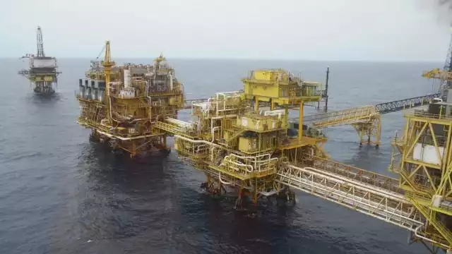 Trabajadores expuestos: plataformas petroleras sin resguardo ni equipos