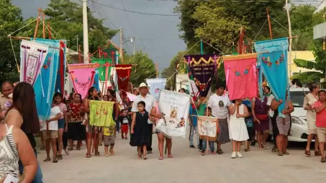 Tradición viva: procesión y atole en jicaritas en honor a la patrona de los pescadores
