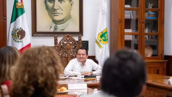Joaquín Díaz Mena se reúne con UNICEF para mejorar salud infantil en Yucatán. Joaquín Díaz Mena se reúne con UNICEF para mejorar salud infantil en Yucatán.