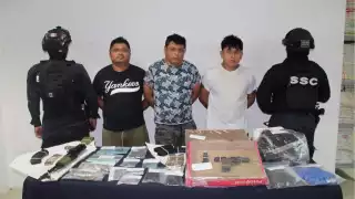 Tres hombres fueron detenidos en Tulum con  más de 60 bolsas de sustancias ilícitas 