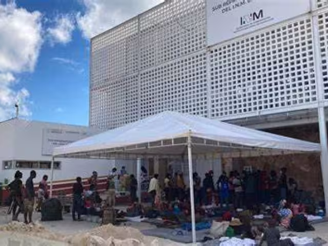 Migrantes reciben malos tratos en centros del INM