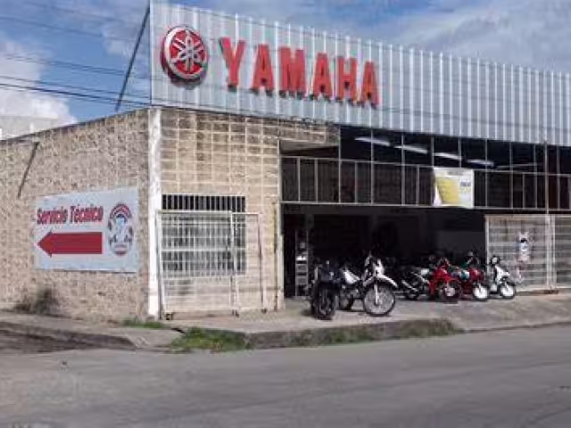 Dejar vehículos estacionados en la calle es una práctica realizada por muchos talleres mecánicos.