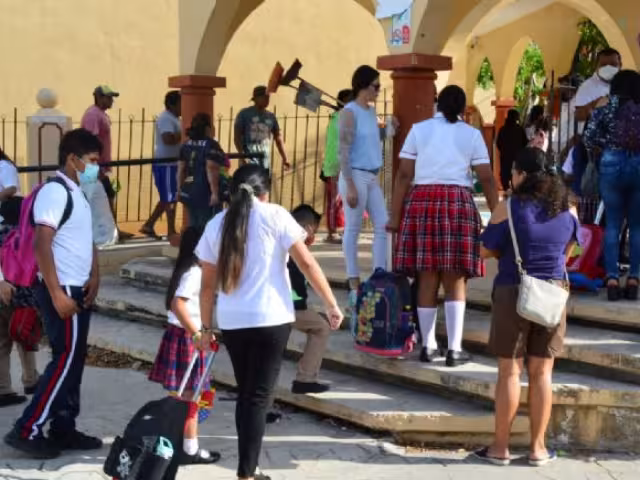 Todos los viernes fin de mes hay CTE