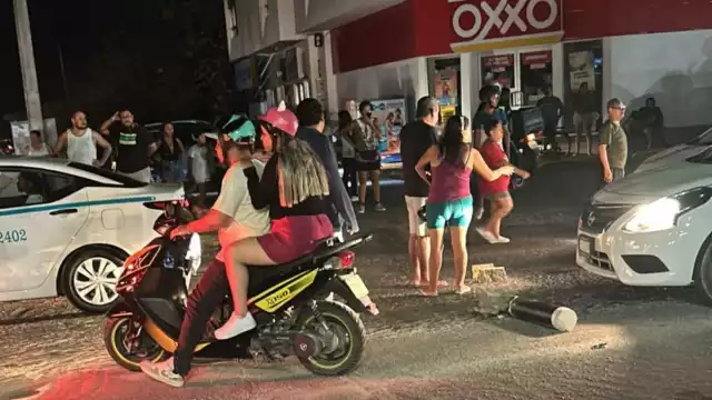 Vialidades principales de Playa del Carmen permanecen cerradas ante la falta de luz
