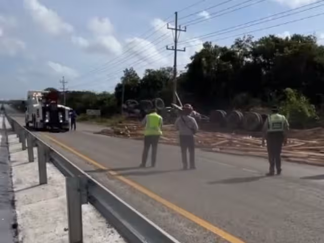 Se necesitaron varias horas para poder mover la unidad, debido a su peso