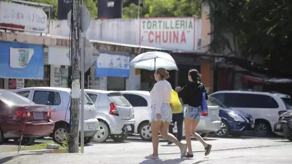 Aún con el pronostico de cero lluvias, se recomienda salir protegidos por los rayos del sol Aún con el pronostico de cero lluvias, se recomienda salir protegidos por los rayos del sol