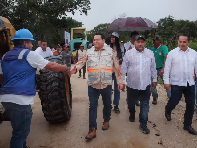 Durante su gira por el municipio, el Gobernador también puso en marcha los sistemas de riego en la localidad de Kuchel, equipados con paneles solares