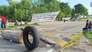 Desde las primeras horas de esta mañana, los ejidatarios comenzaron el bloqueo