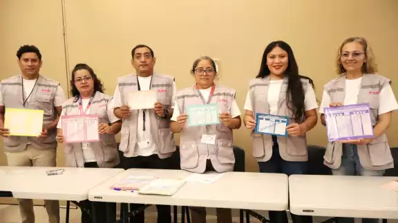 Debido al número de boletas y candidatos, se prevén varias mamparas para darse abasto Debido al número de boletas y candidatos, se prevén varias mamparas para darse abasto