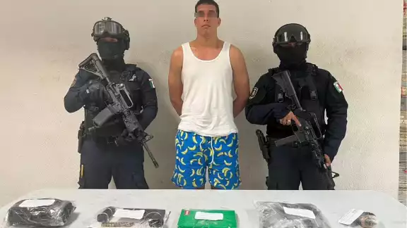 Hombre es detenido y confiscado de 60 bolsas de marihuana. Hombre es detenido y confiscado de 60 bolsas de marihuana.