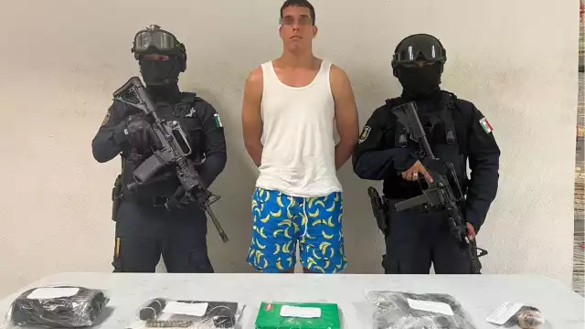 Hombre es detenido y confiscado de 60 bolsas de marihuana.