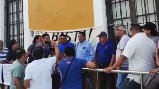 Sindicalizados del Ayuntamiento de Campeche protestan ante los despidos injustificados 