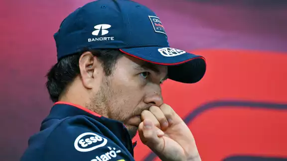 Checo sin mejoras en la P1