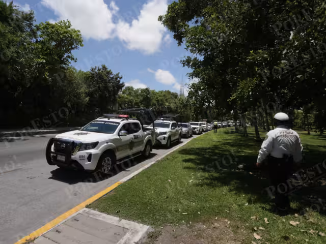 El operativo inició el día de hoy a medio día , en donde ocho patrullas, acompañados por cuatro grúas empezaron su recorrido