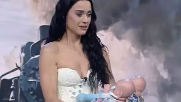 Capi Pérez comenta sobre la visita de Katy Perry a Venga la Alegría. Capi Pérez comenta sobre la visita de Katy Perry a Venga la Alegría.