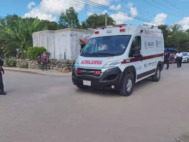 Paramédicos llegaron al lugar para atender a los lesionados.