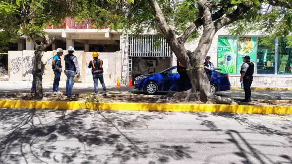 Las personas de la obra fueron evacuadas y la calle tuvo que ser cerrada por varios minutos Las personas de la obra fueron evacuadas y la calle tuvo que ser cerrada por varios minutos