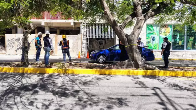 Las personas de la obra fueron evacuadas y la calle tuvo que ser cerrada por varios minutos