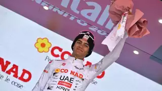 Isaac del Toro aumenta ventaja en el Giro de Italia tras esquivar aparatoso accidente en la Etapa 14