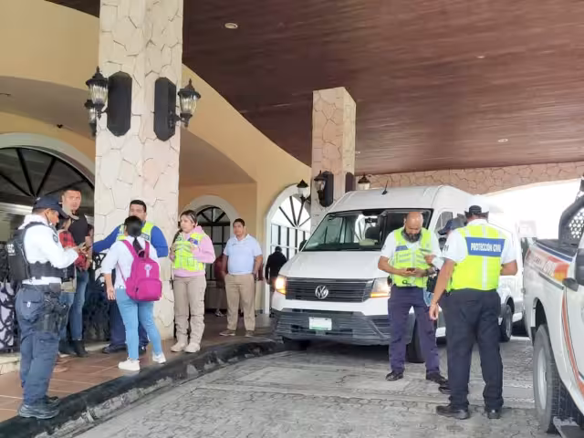 Personal de la Comisión Federal para la Protección contra Riesgos Sanitarios detectó anomalías en la preparación de alimentos, por lo que cerraron el lugar.