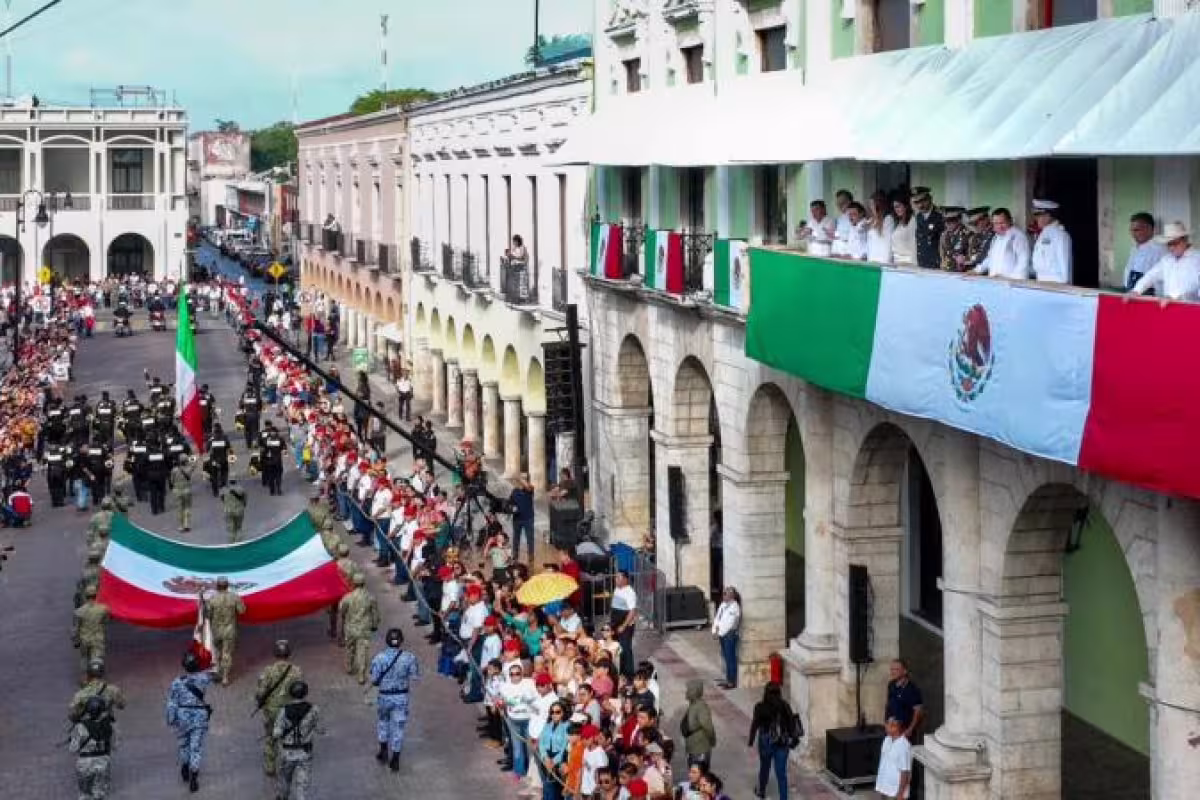 Más de cinco mil personas participaron en el desfile por el aniversario ...