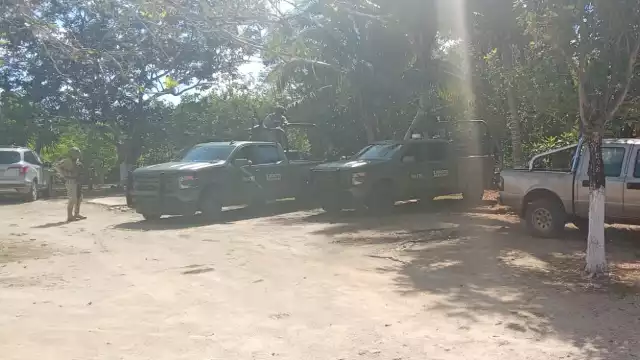 La caravana de vehículos patrulla ha generado expectación entre los residentes