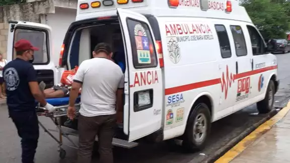 Hombre termina en el hospital tras pleito en José María Morelos