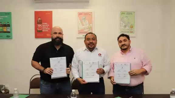 El ICATCAM, dirigido por Juan Pedro Huchín Tuz, firmó un convenio con Casa Reca, representada por Alejandro Risueño Rivas. El ICATCAM, dirigido por Juan Pedro Huchín Tuz, firmó un convenio con Casa Reca, representada por Alejandro Risueño Rivas.