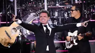 El Sol ilumina el GNP: Luis Miguel cautiva a 65 mil almas ¿recordó a Silvia Pinal?