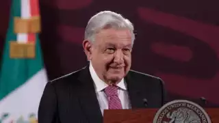 Presidente López Obrador advierte sobre el peligro de los extremos políticos