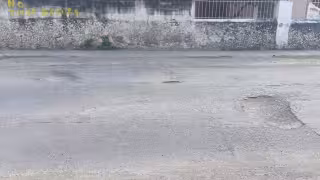 Para esquivar los baches, los automovilistas deben realizar maniobras que han generado incidentes según informan vecinos de la zona