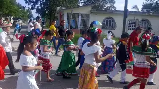 Alumnos de Escárcega celebran la Independencia de México 