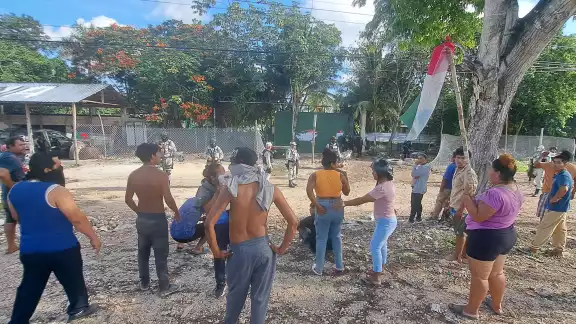 El conflicto agrario sin solución legal provocó nuevo brote de violencia en el predio irregular, donde persiste la tensión social; autoridades mantienen presencia en la zona. El conflicto agrario sin solución legal provocó nuevo brote de violencia en el predio irregular, donde persiste la tensión social; autoridades mantienen presencia en la zona.