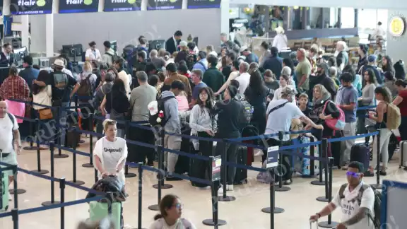 Más de 2,100 pasajeros se vieron afectados por las cancelaciones de 14 vuelos en Cancún Más de 2,100 pasajeros se vieron afectados por las cancelaciones de 14 vuelos en Cancún
